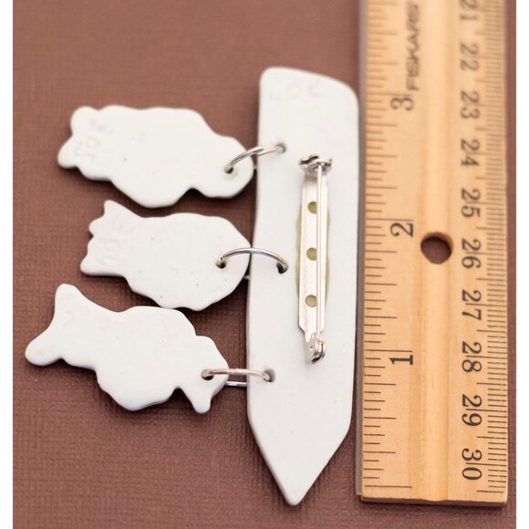 Vintage "Teachers have class..." Ceramic Brooch - U22 - Picture 2 of 2